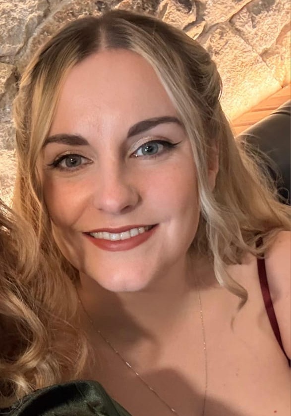 Christy, Runs the business